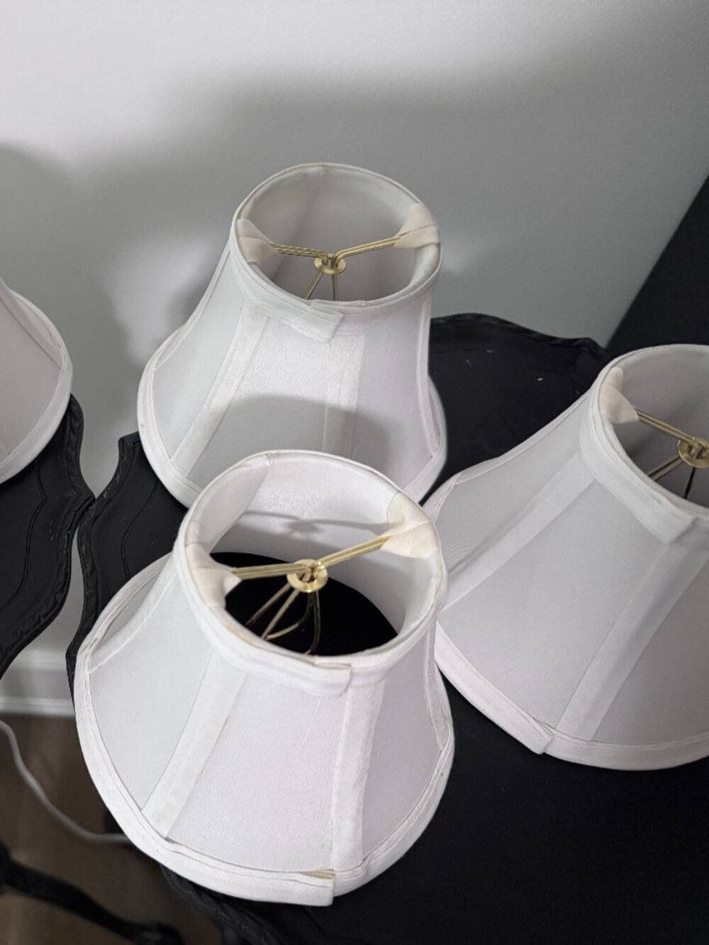 Off-White Silk Bell Chandelier Shades (6x), Brass Colored Clip-On,Spider Fitting - Picture 3 of 6